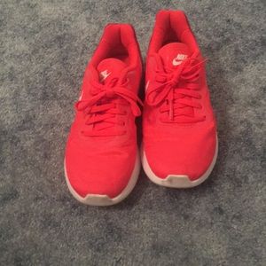 Nike Women’s MD Runner LW